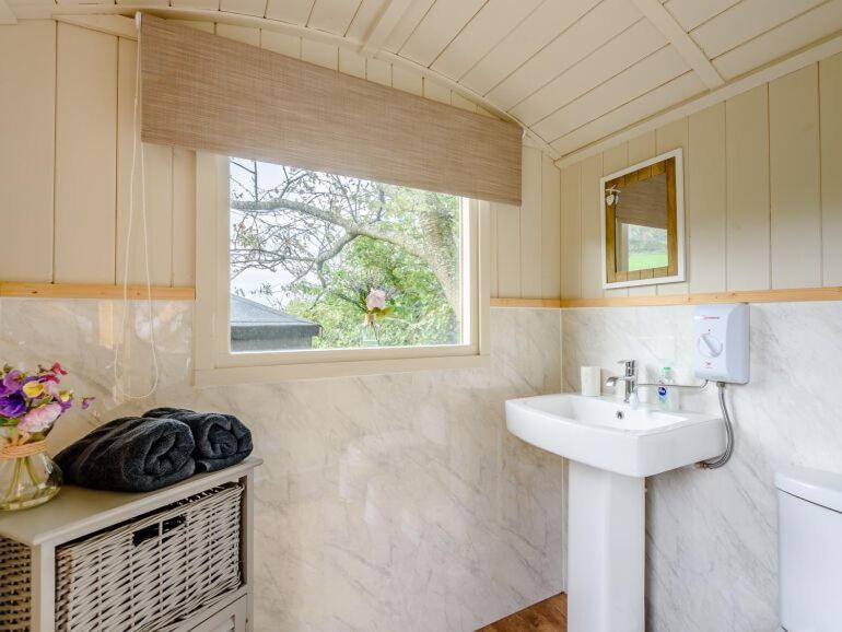 Ewe Retreat Shepherds Hut Hereford Exterior foto